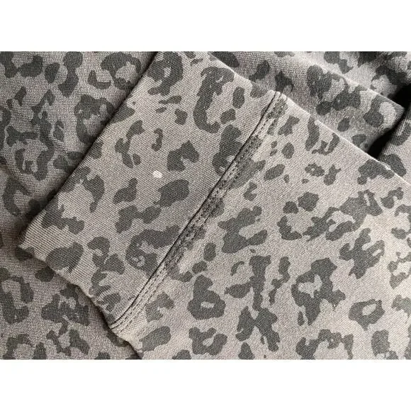 Athlete Cheetah Print Gray Pullover Sweatshirt Size Large - Picture 3 of 8